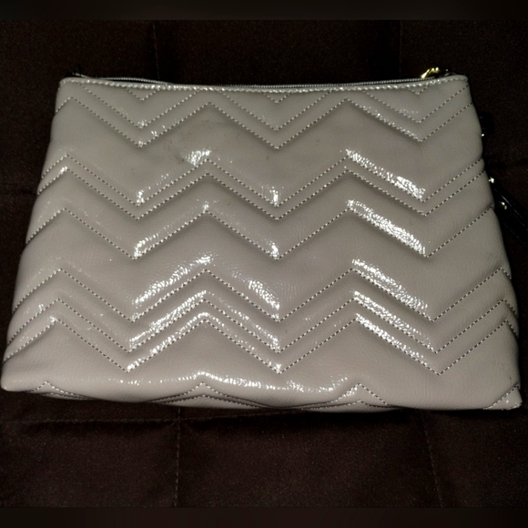 Betsey Johnson Tan Zig Zag Quilted Wristlet / Clutch / Cosmetics bag **New** - Picture 3 of 6